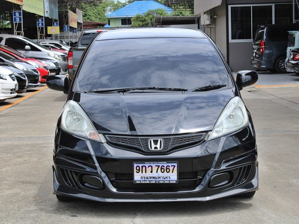 2012 Honda Jazz GE 1.5 V i-VTEC Hatchback AT สีดำ เกียร์ออโต้ CVT เบาะหนัง ภายในดำ Airbag Abs ดิสเบรค4ล้อ ไม่มีอุบัติเหตุ บอดี้สวยครับ