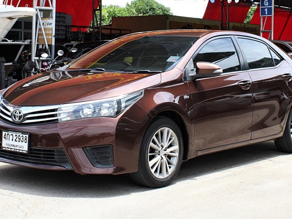 2015 toyota Altis Dual VVT-I 1.6 E CNG โรงงาน สีน้ำตาล (สีหายาก) เกียร์อัตโนมัติ Super CVT-I 7 Wonder Speed สุดประหยัด