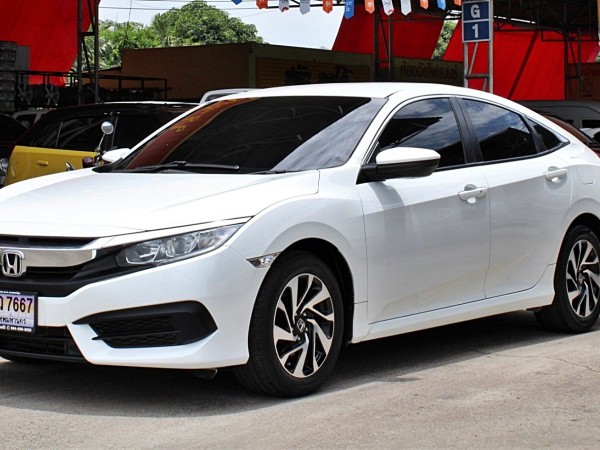 2016 Honda Civic FC 1.8 E i-VTEC AT สีขาว มือเดียวออกห้าง ไม่มีอุบัติเหตุ มีประวัติเข้าศูนย์ ขับดีมาก