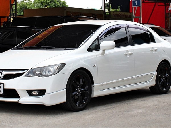 2011 Honda Civic FD 1.8 S i-VTEC AT สีขาว เกียร์ออโต้ พวงมาลัยมัลติฟังชั่น จอDVD ติดแก๊ส LPG แล้ว ประหยัดมาก