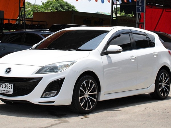 2011 Mazda 3 2.0 Maxx Sports รุ๋นTop AT สีขาว ออโต้ 5 ประตู หลังคาซันรูฟ