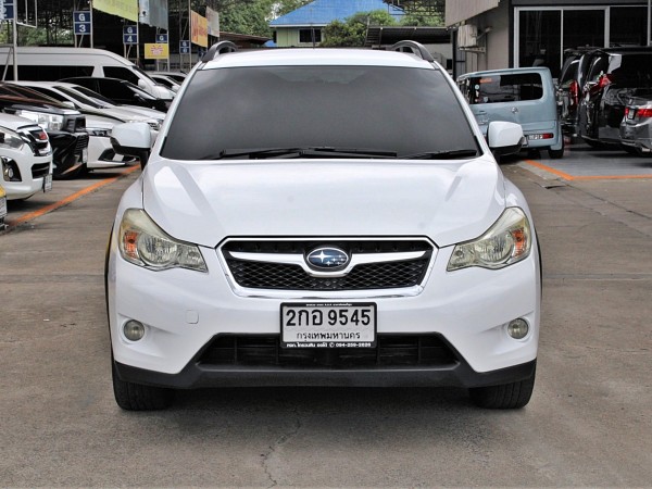 ราคาน่าคบ งบไม่เกิน 400,000 ปี2012 Subaru XV 2.0i-P AWD AT สีขาว เกียร์ออโต้