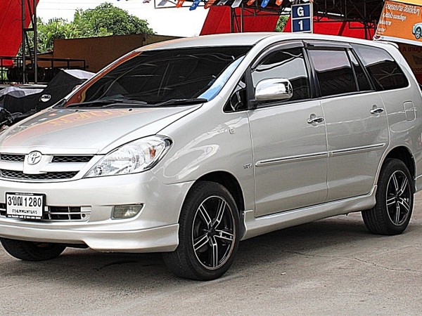 2007 Toyota Innova 2.0 V Wagon AT สีเทา เกียร์ออโต้ airbag abs เบาะหนัง แอร์ดิจิตอล ไม่มีชนหนักตัดต่อหรือจมน้ำ เครื่องดีช่วงล่างดี