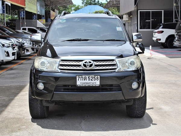 2009 toyota Fortuner 2.7 V 2WD Auto สีดำ รถสวย SUV รถครอบครัว ยอดนิยม หน้าหลังเดิมสภาพสวยประหยัด