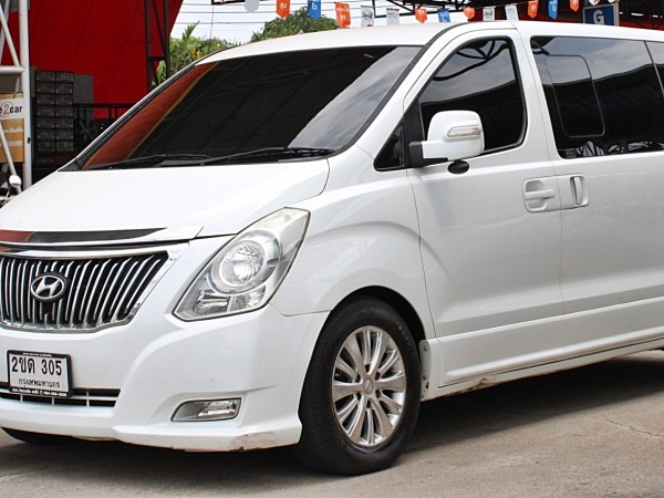 2012 Hyundai Grand Starex 2.5 VIP Wagon AT สีขาว เกียร์อัตโนมัติ 5 สปีด ทิปโทนิก เครื่องยนต์เทอร์โบดีเซล 175 Hp สุดประหยัด ภายในแต่งvip