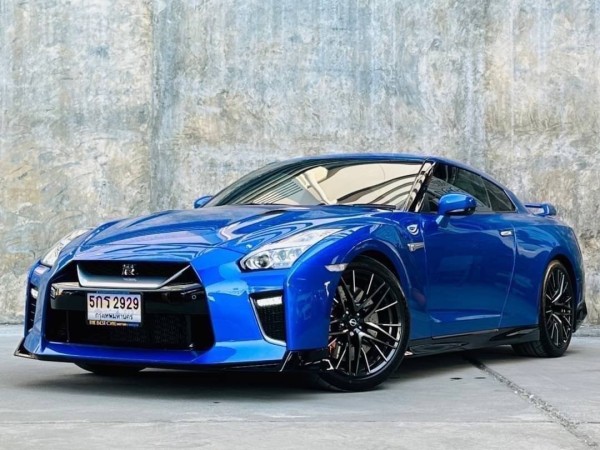 2022 Nissan GT-R (R35) สีน้ำเงิน