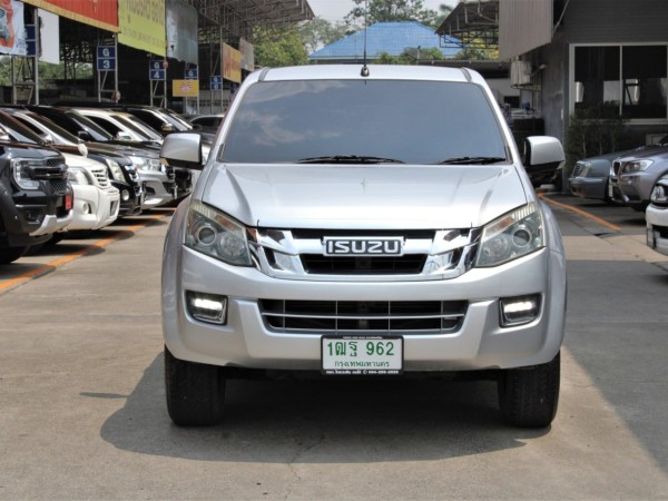 จัดได้ท่วม ออกรถไม่ต้องใช้เงินได้ครับ 2014 Isuzu D-Max Hi-Lander SPACE CAB 2.5 L M/T สีบรอนซ์เงิน เกียร์ธรรมดา ตัวสูง แคปเปิดได้