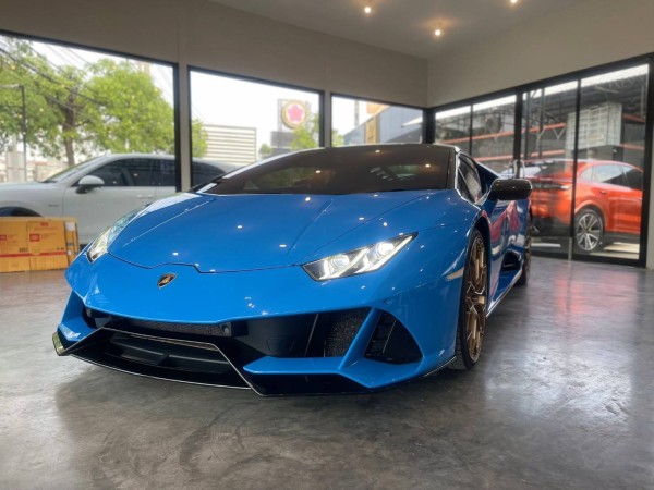 2021 Lamborghini Huracan EVO RWD สีน้ำเงิน