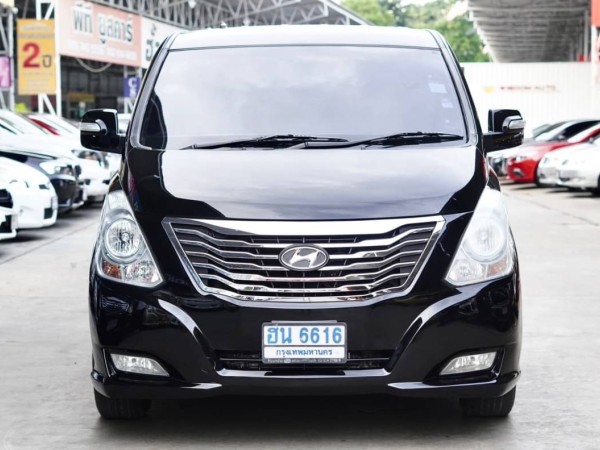 2011 Hyundai H-1 สีดำ