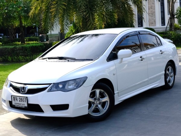 Honda Civic 1.8s (as) เครื่องยนต์: เบนซิน เกียร์:AT ปี:2011 สี: ขาว ไมล์ : 97,xxx กม. ฟรีดาวน์