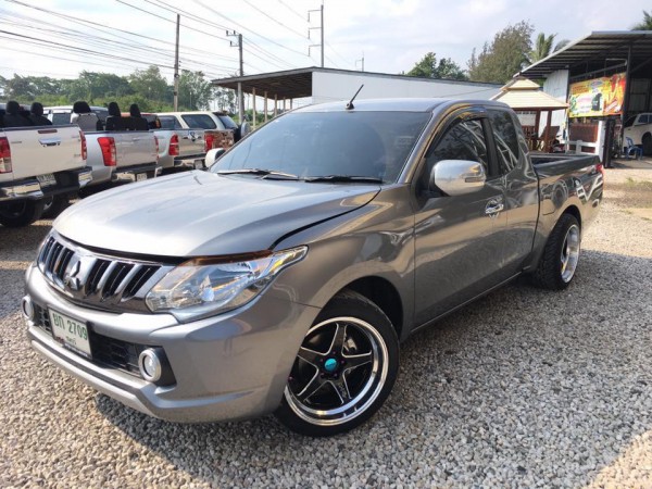 Mitsubishi Triton Mega cab ปี 2018 สีเทา