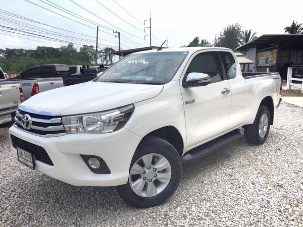 Toyota Hilux Revo Prerunner (Cab) ปี 2017 สีขาว