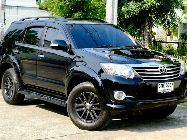 Toyota Fortuner 3.0V 2WD เครื่องยนต์: ดีเซล เกียร์:AT ปี: 2016 สี:ดำ ไมล์:13x,xxx km.