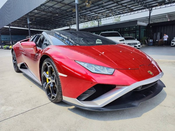 2022 Lamborghini Huracan Evo Spyder สีแดง