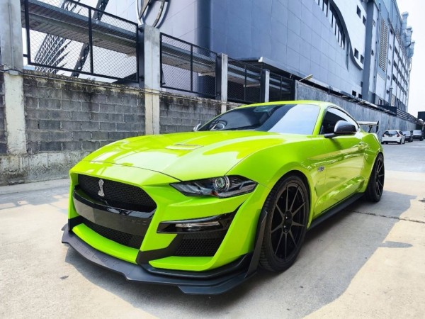 2020 Ford Mustang สีเขียว