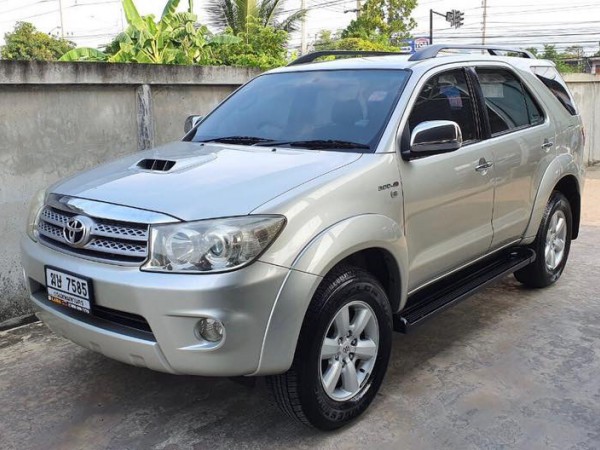 Toyota Fortuner GEN 1 ไมเนอร์เชนจ์ 1 ปี 2009 สีดำ