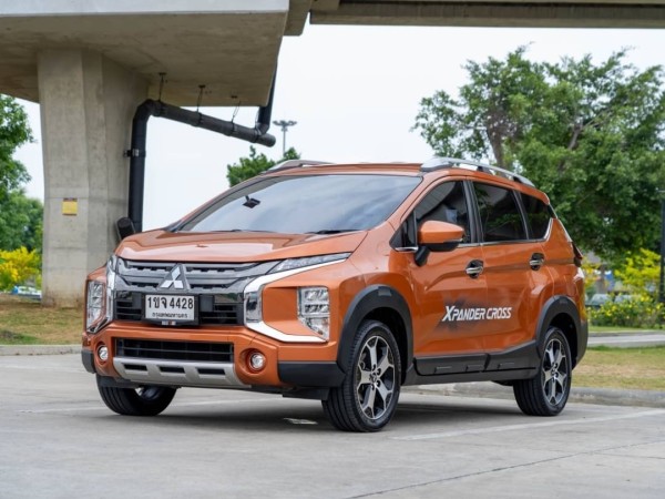 2020 Mitsubishi Xpander สีน้ำตาล