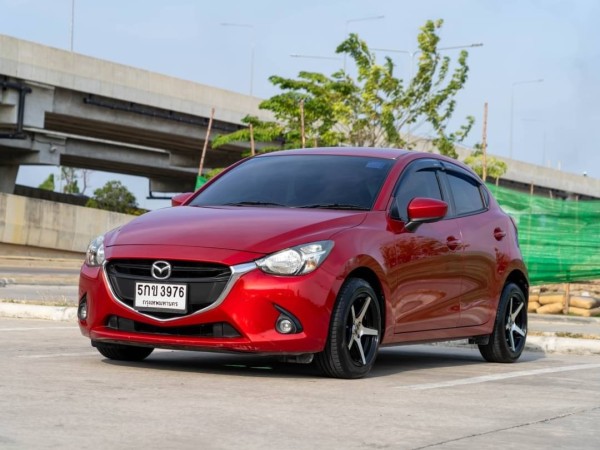 2016 Mazda 2 Sedan (4 ประตู) สีแดง