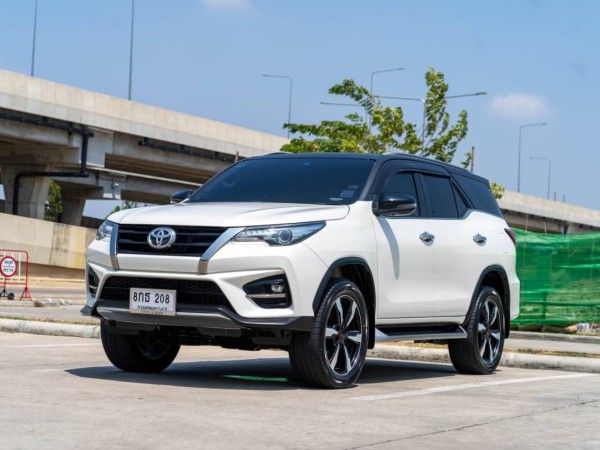 2019 Toyota Fortuner สีขาว