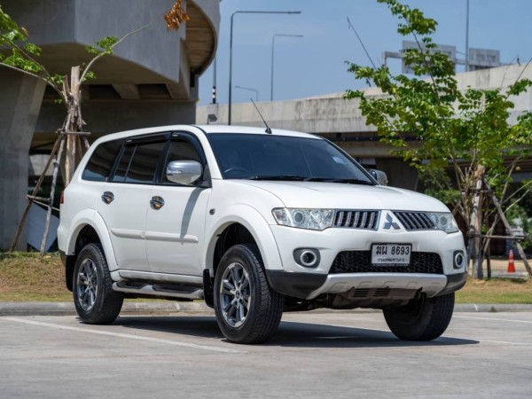 2012 Mitsubishi Pajero Sport สีขาว