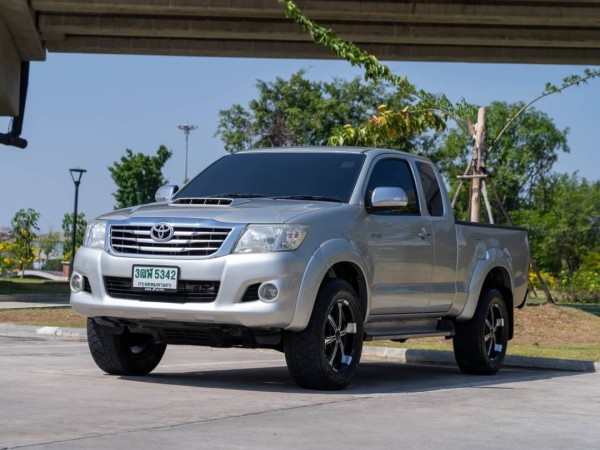 2014 Toyota Hilux Revo Prerunner สีเงิน