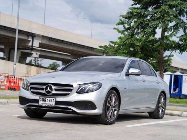 2018 Mercedes-Benz E-Class W213 E300e สีเงิน