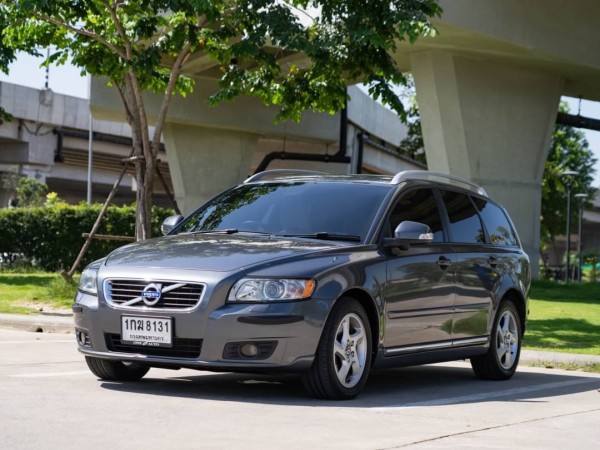 2013 Volvo V50 สีเทา