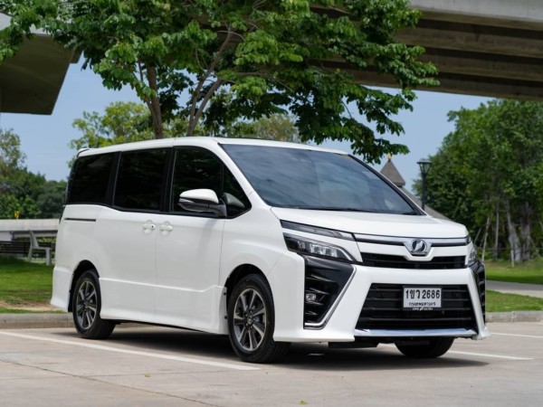 2021 Toyota Voxy สีขาว