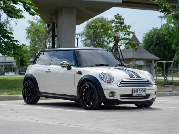 2010 Mini Cooper (Hatch) Look2 R56 สีขาว