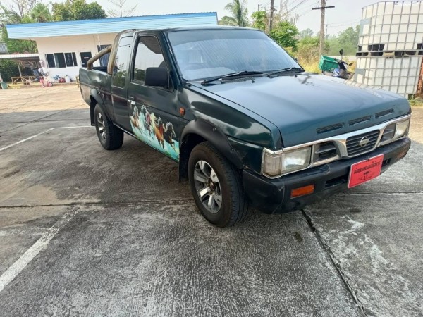 1989 Nissan Big M สีเขียว