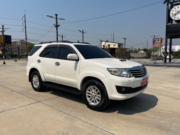 2012 Toyota Fortuner สีขาว