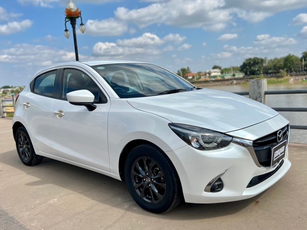 2019 Mazda 3 Sedan สีขาว