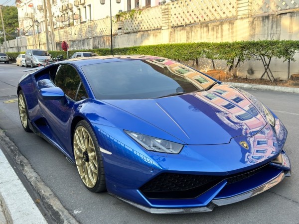 2017 Lamborghini LP610-4 สีน้ำเงิน