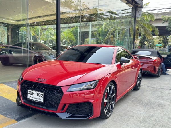 2022 Audi TTRS Quattro coupe สีแดง