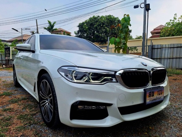 2018 BMW 530e M sport สีขาว