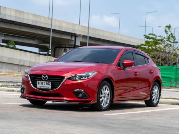 2015 Mazda 3 Hatchback สีแดง