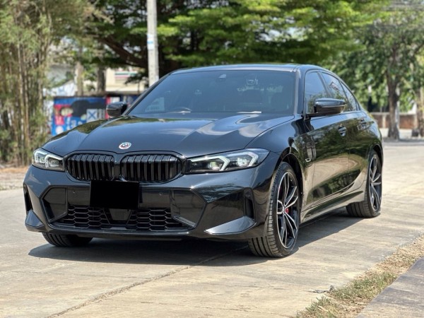 2023 BMW 330e M Sport LCI สีดำ