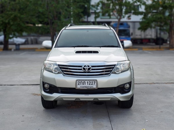 2013 Toyota Fortuner สีเทา