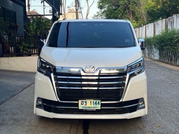 2019 Toyota Majesty สีขาว