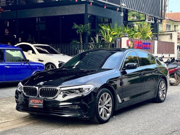 2019 BMW 530e Highline G30 สีดำ