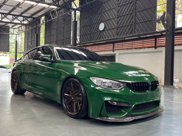 2017 BMW M4 สีเขียว