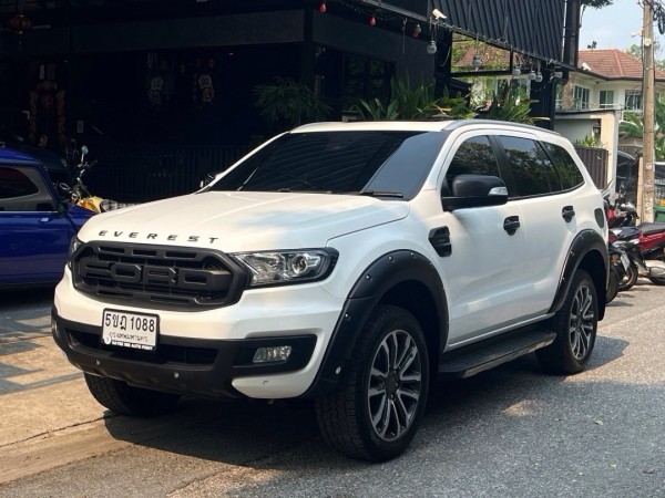 2019 Ford Everest Titanium+ 4x2 สีขาว