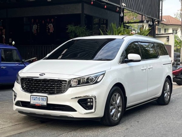 2019 Kia Grand Carnival สีขาว