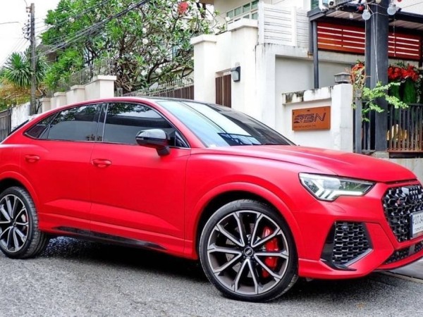 2021 Audi RS Q3 Sportback quattro SUV สีแดง