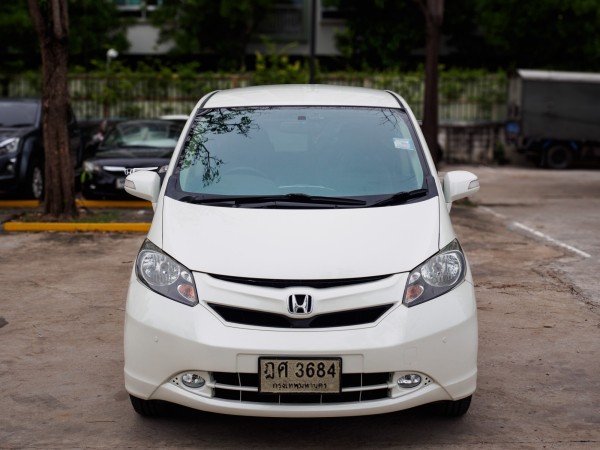2010 Honda Freed สีขาว