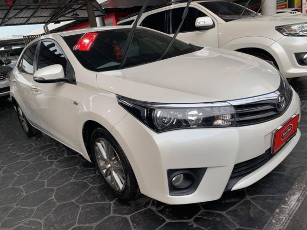 Toyota Corolla Altis โฉม 14-16 ปี 2016 สีขาว