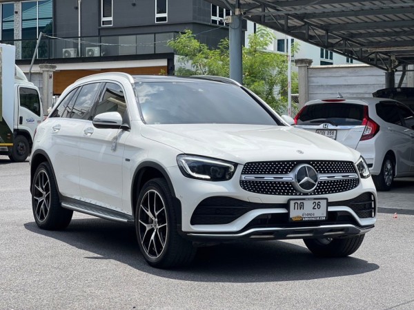 2021 Mercedes-Benz GLC-Class GLC 300 e 4MATIC AMG สีขาว