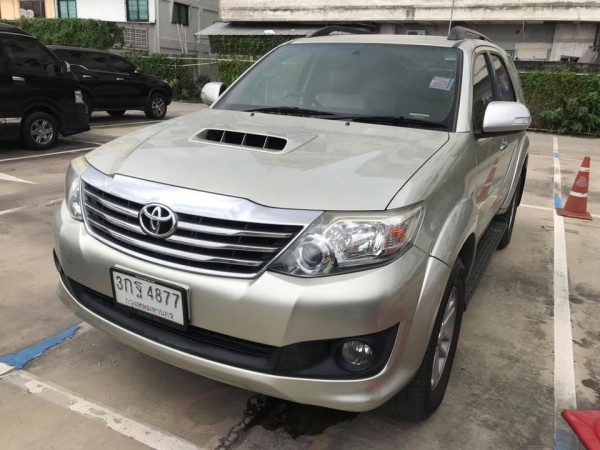 Toyota Fortuner GEN 1 ไมเนอร์เชนจ์ 2 ปี 2013 สีเทา