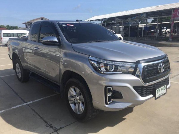 Toyota Hilux Revo Prerunner ปี 2018 สีเทา