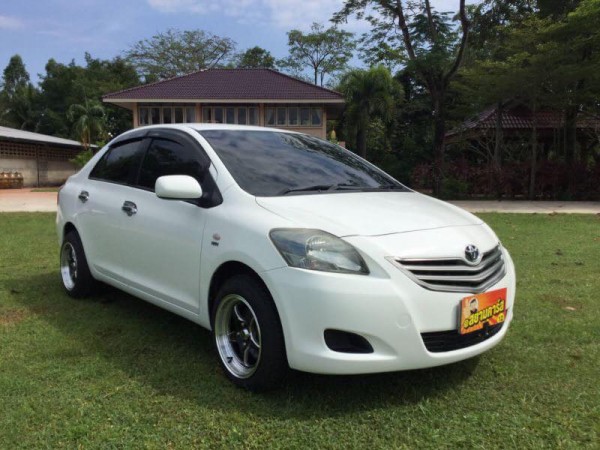 Toyota Vios ปี 2013 สีขาว